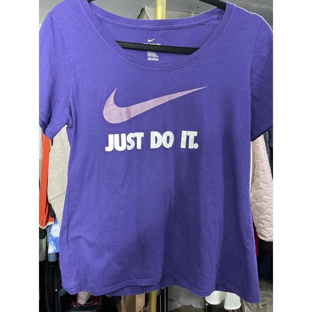 Nike Womens Shirt Sz M Purple Athletic Cut The Nike Tee Short Sleeve Scoopneck